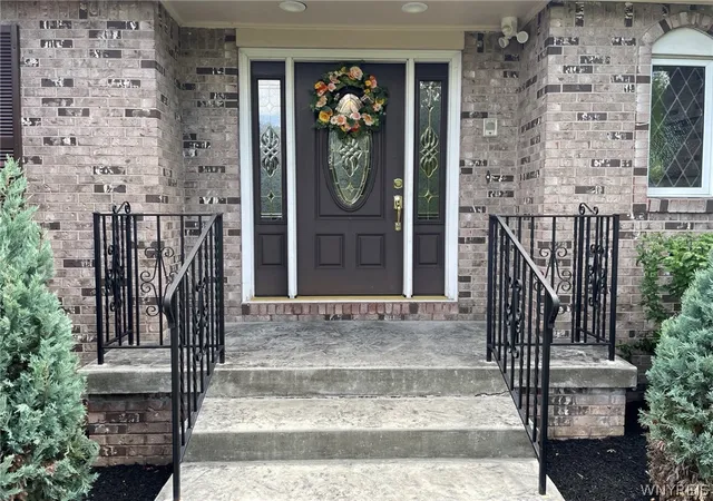 2nd image of 352 Dan Troy Dr, Buffalo, NY 14221 | MLS# B1691083