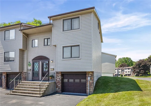 2nd image of 369 Cameco Cir, Salina, NY 13090 | MLS# R1688348