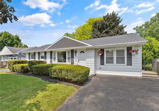 2nd image of 109 Bury Dr, Syracuse, NY 13209 | MLS# S1691682