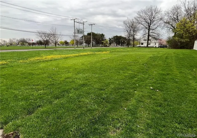 2nd image of 3303 Pine Ave, Niagara Falls, NY 14301 | MLS# B1691724
