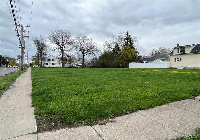 3rd image of 3303 Pine Ave, Niagara Falls, NY 14301 | MLS# B1691724