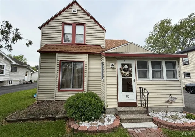 Homes for sale in Whitestown, NY | 110 Oklahoma Ave, Whitestown, NY 13424 | MLS# S1691378
