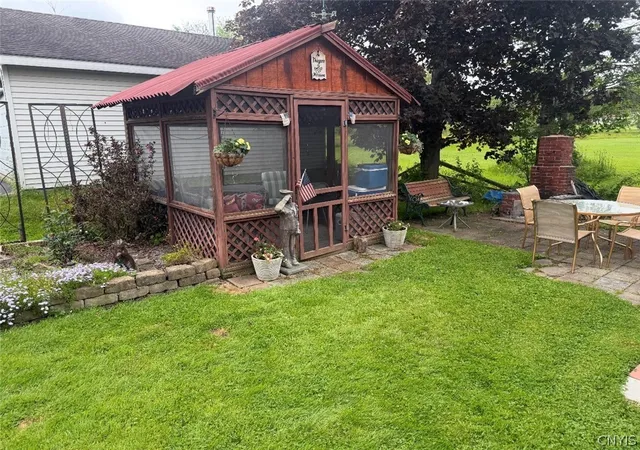 Homes for sale in Whitestown, NY | 110 Oklahoma Ave, Whitestown, NY 13424 | MLS# S1691378