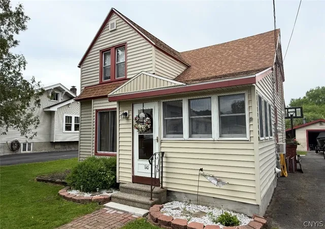 Homes for sale in Whitestown, NY | 110 Oklahoma Ave, Whitestown, NY 13424 | MLS# S1691378