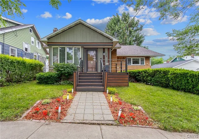 Homes for sale in Syracuse, NY | 112 Winthrop Rd, Syracuse, NY 13206 | MLS# S1691448
