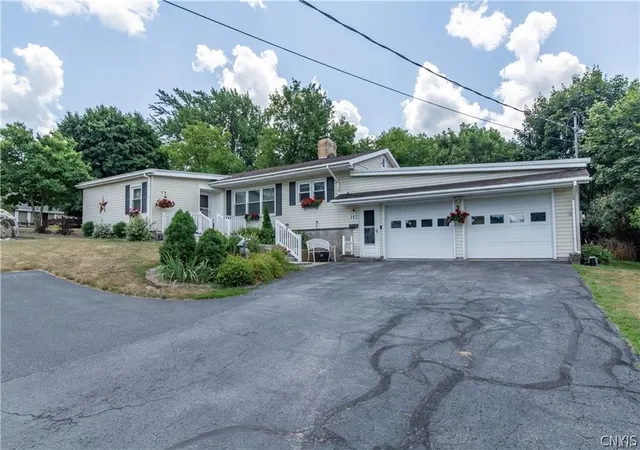Homes for sale in Watertown City, NY | 282 Thompson Blvd, Watertown City, NY 13601 | MLS# S1690558