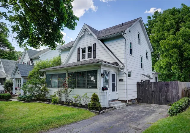Homes for sale in Rochester, NY | 52 Edgemont Rd, Rochester, NY 14620 | MLS# R1687089