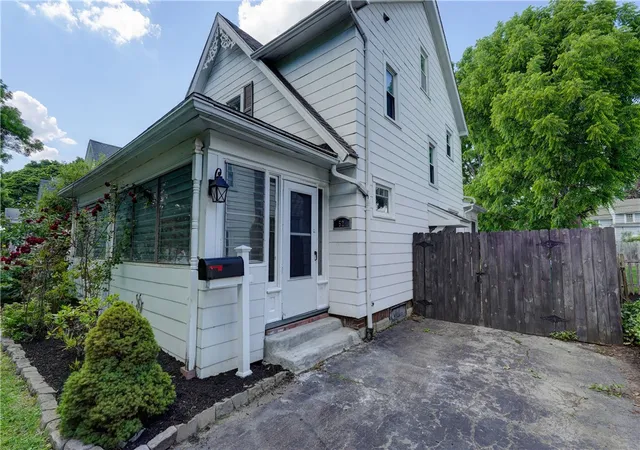 Homes for sale in Rochester, NY | 52 Edgemont Rd, Rochester, NY 14620 | MLS# R1687089