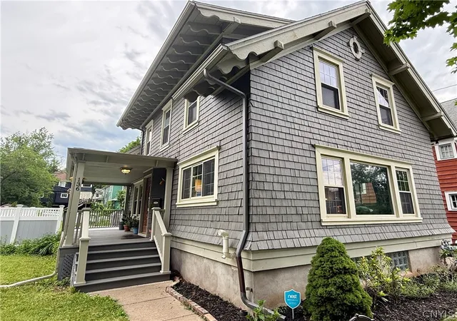 3rd image of 136 Kensington Pl, Syracuse, NY 13210 | MLS# S1691493