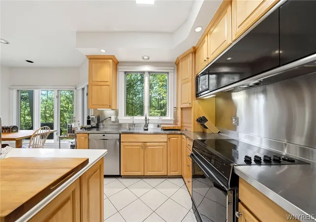 5th image of 6970 Lockwood Ct, Lockport Town, NY 14094 | MLS# B1691745