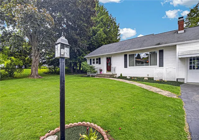 Homes for sale in Whitesboro, NY | 5 Lyndon Rd, Whitesboro, NY 13492 | MLS# S1691027