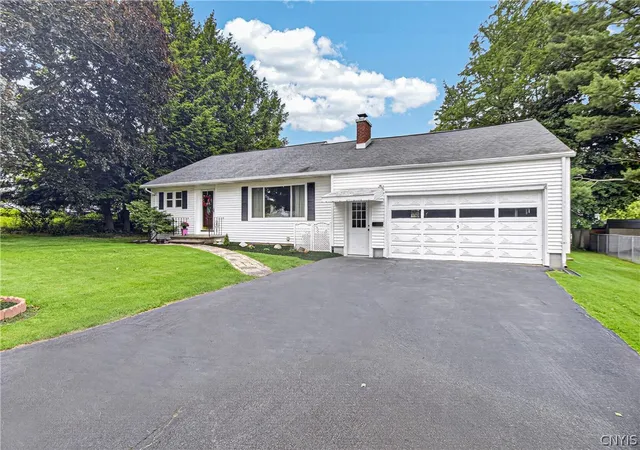 Homes for sale in Whitesboro, NY | 5 Lyndon Rd, Whitesboro, NY 13492 | MLS# S1691027
