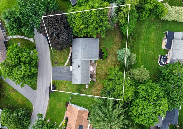 Homes for sale in Whitesboro, NY | 5 Lyndon Rd, Whitesboro, NY 13492 | MLS# S1691027
