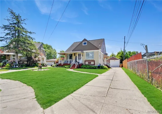 Photo 3 of Sale Pending at 4 Amurra Ct, Buffalo, NY 14225 | MLS# B1691483 | Listing updated on 2026-07-27