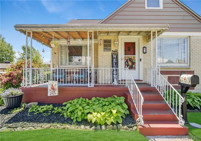 Photo 4 of Sale Pending at 4 Amurra Ct, Buffalo, NY 14225 | MLS# B1691483 | Listing updated on 2026-07-27