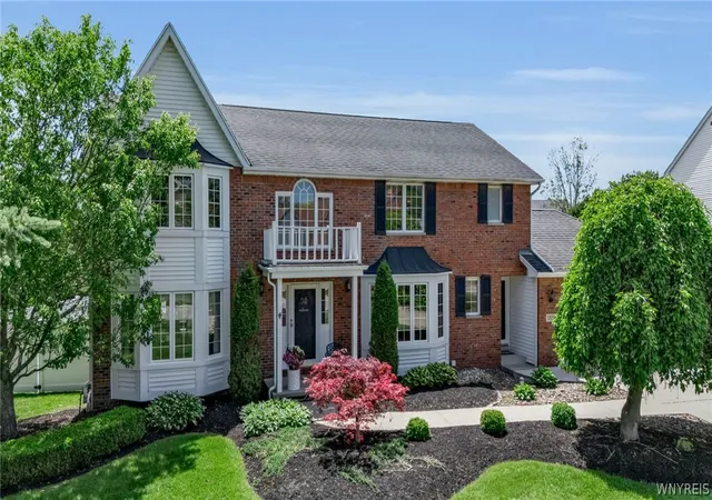 2nd image of 5856 Forest Creek Dr, East Amherst, NY 14051 | MLS# B1691649