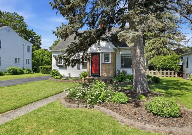 3rd image of 499 Shelford Rd, Irondequoit, NY 14609 | MLS# R1682869