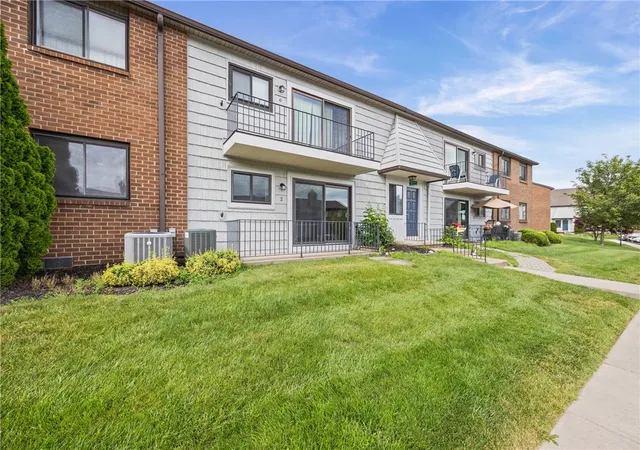 Homes for sale in Perinton, NY | 2 High Gate Trl #2, Perinton, NY 14450 | MLS# R1689319