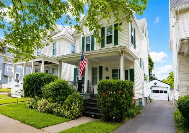 Homes for sale in Geneva City, NY | 328 Washington St, Geneva City, NY 14456 | MLS# R1691055
