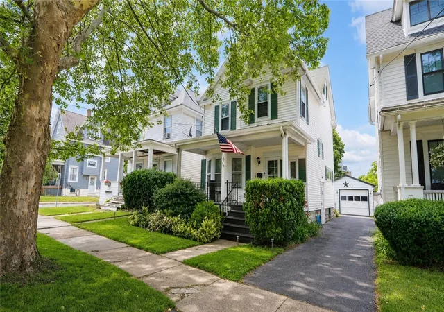 Homes for sale in Geneva City, NY | 328 Washington St, Geneva City, NY 14456 | MLS# R1691055
