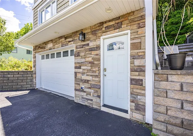 2nd image of 295 Victor Rd, Fairport, NY 14450 | MLS# R1689678