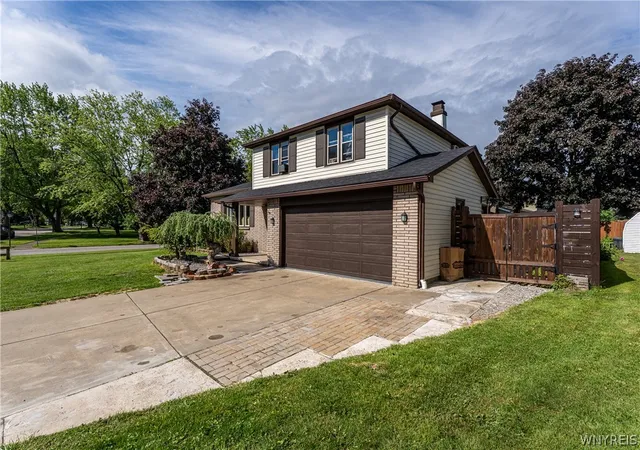 3rd image of 12 Honorine Dr, Depew, NY 14043 | MLS# B1691837