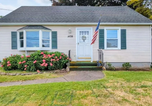 Homes for sale in Gates, NY | 1439 Spencerport Rd, Gates, NY 14606 | MLS# R1691666