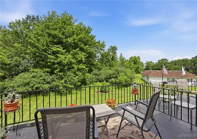 3rd image of 40-7 Carriage Dr, Orchard Park, NY 14127 | MLS# B1690553
