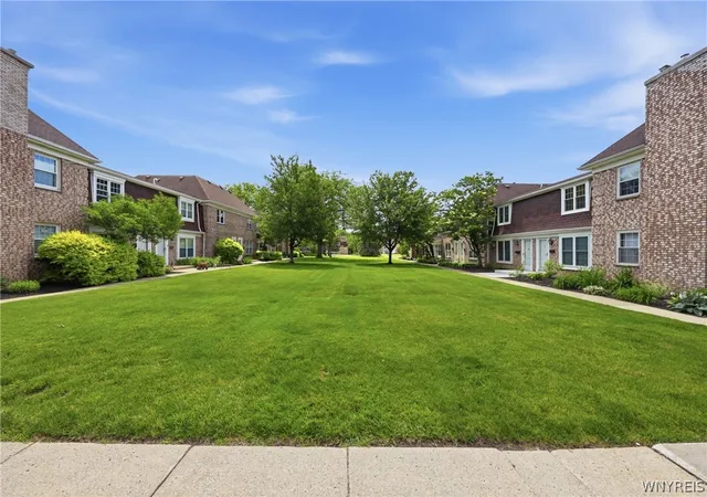 4th image of 40-7 Carriage Dr, Orchard Park, NY 14127 | MLS# B1690553