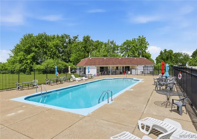 5th image of 40-7 Carriage Dr, Orchard Park, NY 14127 | MLS# B1690553