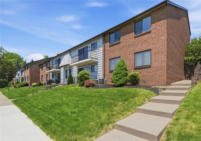 Homes for sale in Perinton, NY | 11 High Gate #5, Perinton, NY 14450 | MLS# R1691870