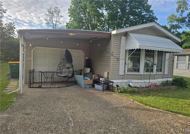 1st image of 3880 Lockport Olcott, Lockport, NY 14094 | MLS# B1691744
