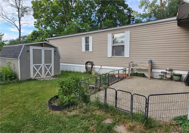 2nd image of 3880 Lockport Olcott, Lockport, NY 14094 | MLS# B1691744