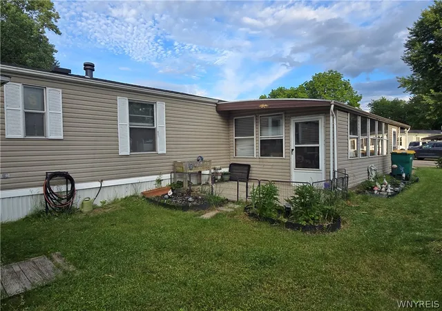 3rd image of 3880 Lockport Olcott, Lockport, NY 14094 | MLS# B1691744