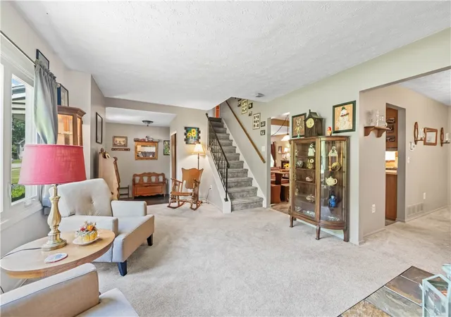 Photo 4 of Sale Pending at 18 Mathew Ln, Rochester, NY 14626 | MLS# R1691549 | Listing updated on 2026-07-04