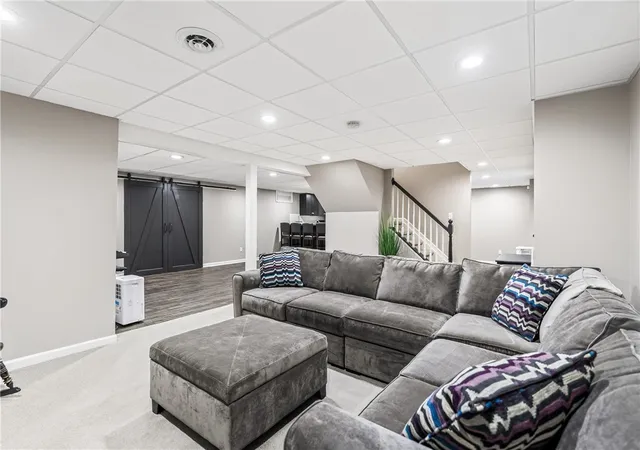 40th image of 24 Wenham Ln, Pittsford, NY 14534 | MLS# R1689279