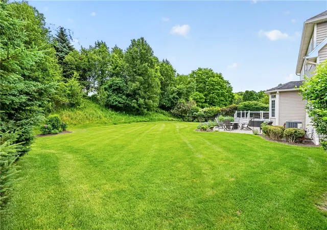 4th image of 24 Wenham Ln, Pittsford, NY 14534 | MLS# R1689279