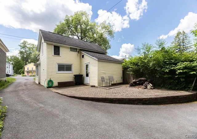 Homes for sale in Cazenovia, NY | 33 Nelson St, Cazenovia, NY 13035 | MLS# S1691736