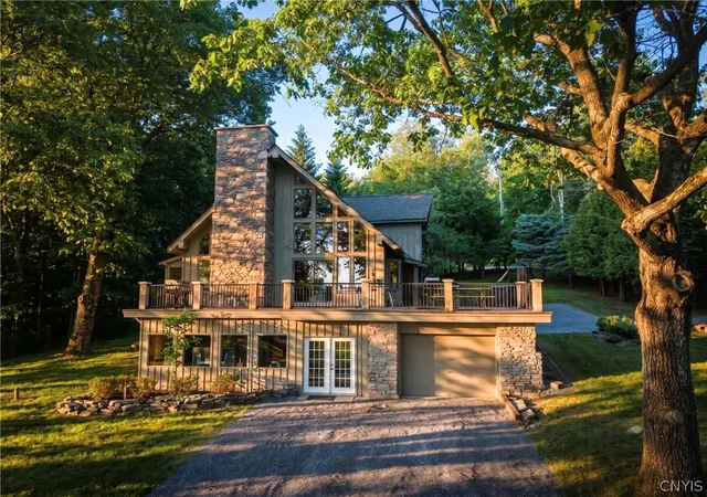 2nd image of 845 Winslip Cir, Skaneateles, NY 13152 | MLS# S1685706