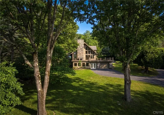3rd image of 845 Winslip Cir, Skaneateles, NY 13152 | MLS# S1685706