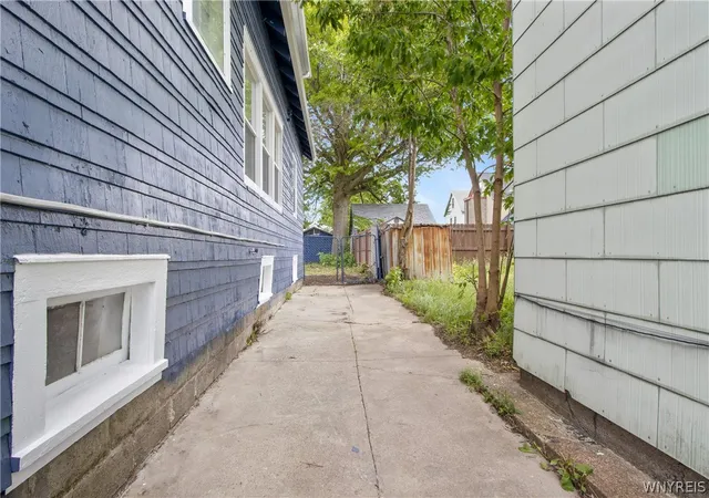 Homes for sale in Buffalo, NY | 85 Ullman St, Buffalo, NY 14207 | MLS# B1691102