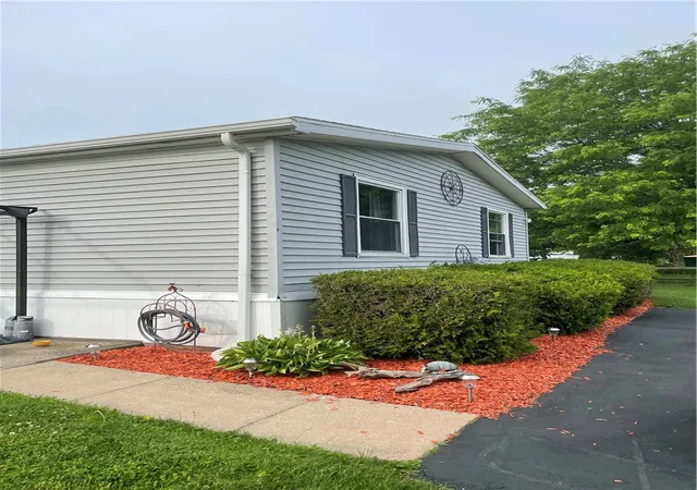 Photo 2 of Manufactured home for sale at 113 Trinity Dr, Holley, NY 14470 | MLS# R1691914 | Listing updated on 2026-07-27