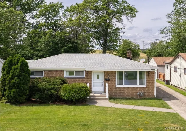 1st image of 156 Two Mile Creek Rd, Tonawanda, NY 14150 | MLS# B1691846