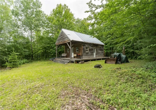 Homes for sale in Croghan, NY | 6258 Bear Paw Ln, Croghan, NY 13327 | MLS# S1692028