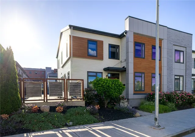 3rd image of 76 Charlotte St, Rochester, NY 14607 | MLS# R1691919