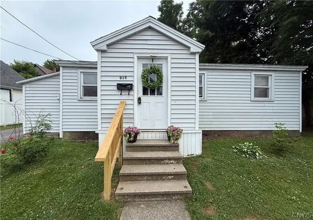 Homes for sale in Utica, NY | 915 Arcadia Ave, Utica, NY 13502 | MLS# S1692016
