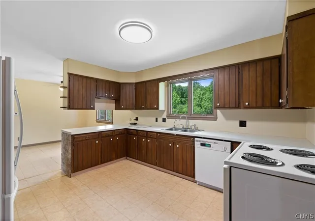 Homes for sale in Smithfield, NY | 4375 Davis Corners Rd, Smithfield, NY 13408 | MLS# S1691524