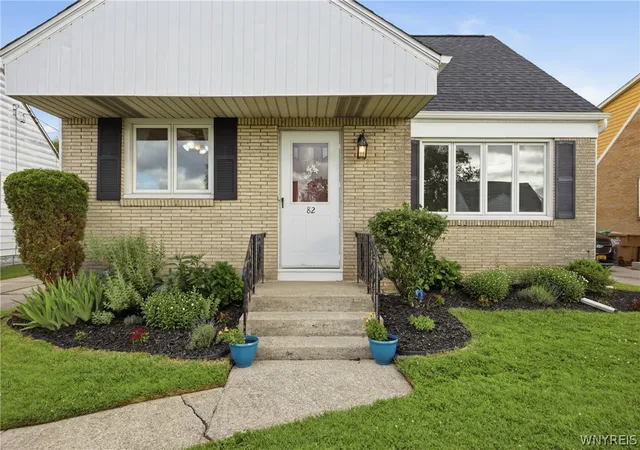 Photo 2 of Sale Pending at 82 Cathedral Ln, Buffalo, NY 14225 | MLS# B1692022 | Listing updated on 2026-07-22