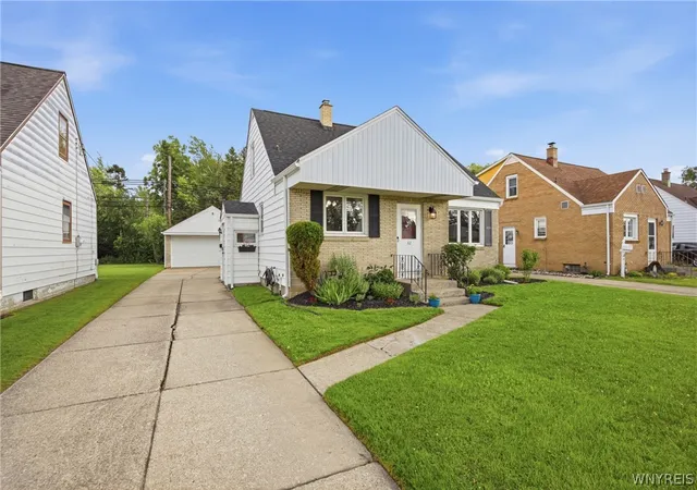 Photo 3 of Sale Pending at 82 Cathedral Ln, Buffalo, NY 14225 | MLS# B1692022 | Listing updated on 2026-07-22