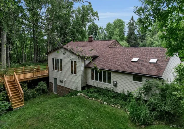 2nd image of 997 Sweet Rd, East Aurora, NY 14052 | MLS# B1691913